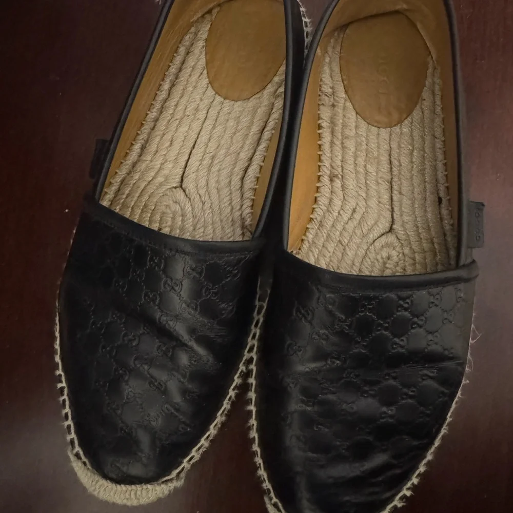 Gucci Black Espadrilles with Smooth Finish - Picture 2 of 3